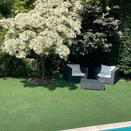 Le Domaine De Gorneton Bed & Breakfast *