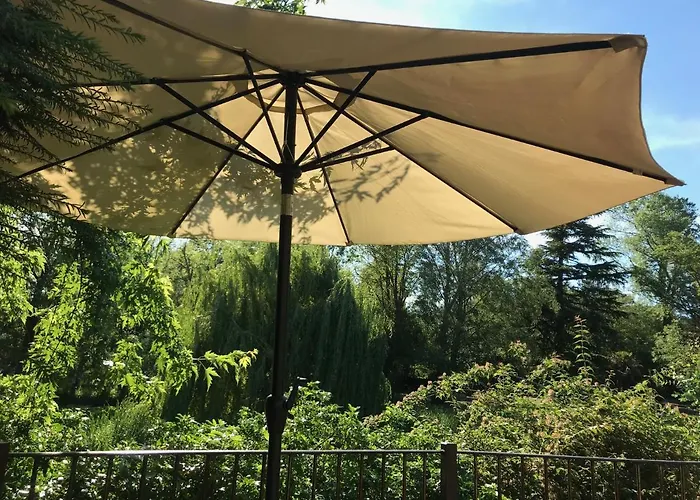 Oda ve Kahvaltı Le Domaine De Gorneton 4*